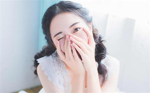 逛街女朋友生气了自己狂走怎么哄