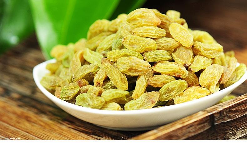 糖尿病人一次最多吃多少葡萄干 10粒以内即可 糖尿病人一次最多吃多少葡萄干 10粒以内即可