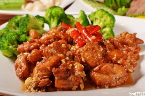 什么是左宗棠鸡呢 左宗棠鸡是怎么做的呢 什么是左宗棠鸡呢 左宗棠鸡是怎么做的呢