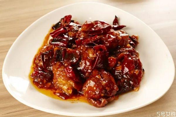 什么是左宗棠鸡呢 左宗棠鸡是怎么做的呢 什么是左宗棠鸡呢 左宗棠鸡是怎么做的呢