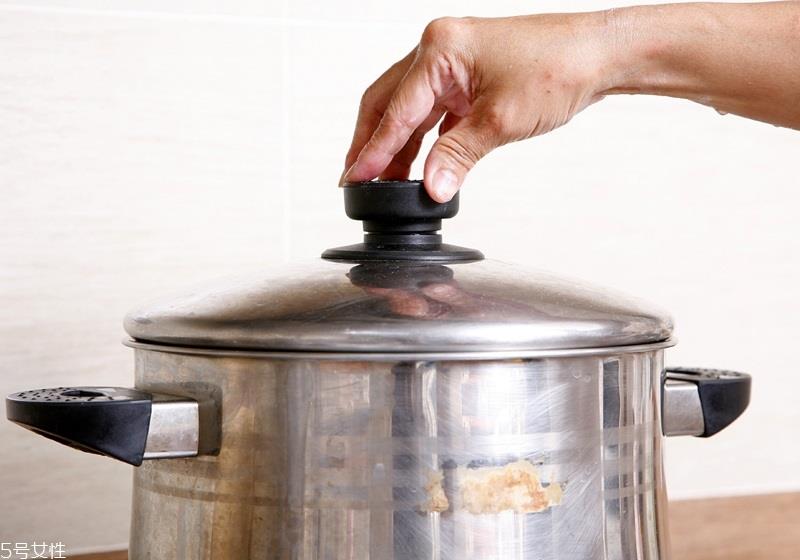 饺子皮怎么做好吃 饺子皮中间厚边缘薄 饺子皮怎么做好吃 饺子皮中间厚边缘薄