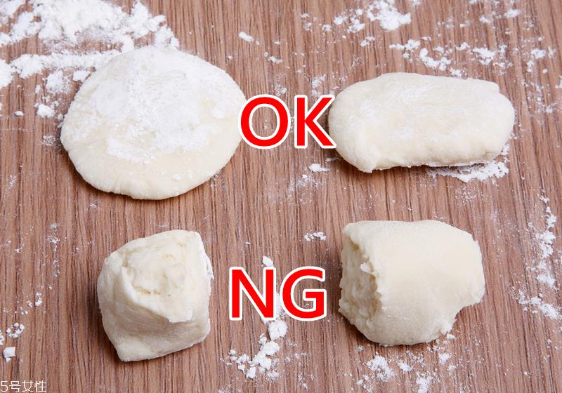 饺子皮怎么做好吃 饺子皮中间厚边缘薄 饺子皮怎么做好吃 饺子皮中间厚边缘薄