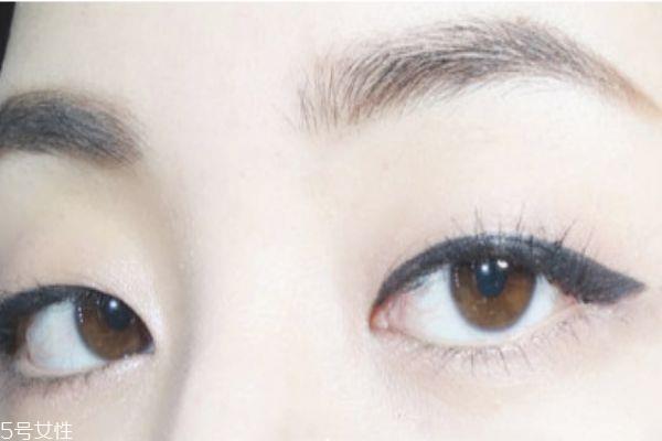 单眼皮女生怎么画眼妆 各种眼形眼线画法 单眼皮女生怎么画眼妆 各种眼形眼线画法