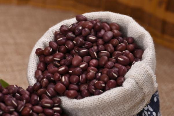 吃红豆的好处和坏处 吃红豆会放屁吗 吃红豆的好处和坏处 吃红豆会放屁吗