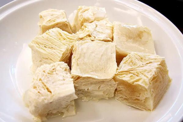 冻豆腐对男人有什么好处 冻豆腐可以油炸吗 冻豆腐对男人有什么好处 冻豆腐可以油炸吗