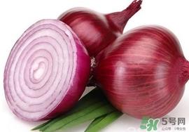 红皮洋葱和白皮洋葱哪个好?吃红皮洋葱有什么好处 红皮洋葱和白皮洋葱哪个好?吃红皮洋葱有什么好处
