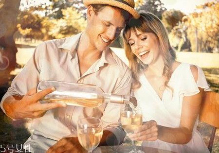 白葡萄酒需要醒酒吗 白葡萄酒醒酒要多久