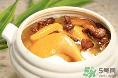 鸽子汤和鸡汤哪个更有营养?鸽子汤和鸡汤哪个更补 鸽子汤和鸡汤哪个更有营养?鸽子汤和鸡汤哪个更补