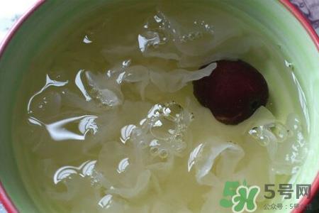 银耳汤经常喝有什么好处?经常喝银耳汤有副作用吗? 银耳汤经常喝有什么好处?经常喝银耳汤有副作用吗?