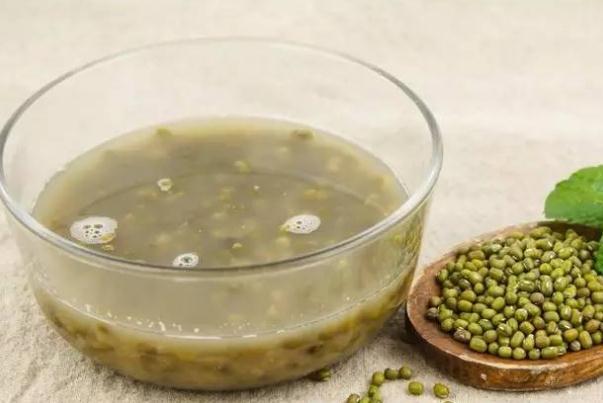 喝绿豆汤会发胖吗 喝绿豆汤会胀气吗 喝绿豆汤会发胖吗 喝绿豆汤会胀气吗