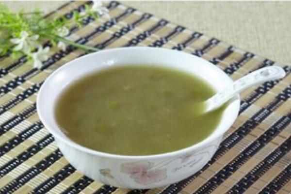 喝绿豆汤会发胖吗 喝绿豆汤会胀气吗 喝绿豆汤会发胖吗 喝绿豆汤会胀气吗