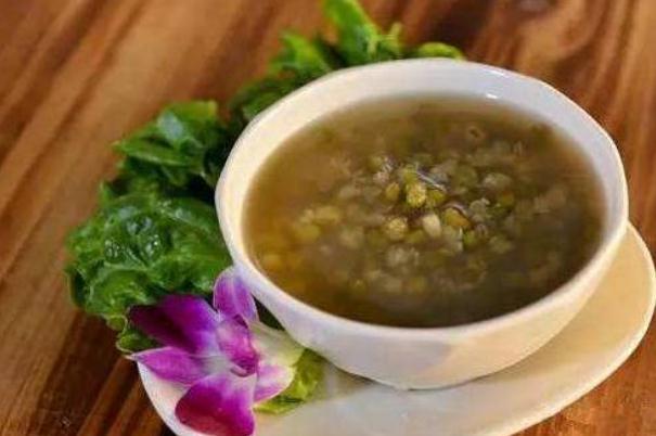 喝绿豆汤会发胖吗 喝绿豆汤会胀气吗 喝绿豆汤会发胖吗 喝绿豆汤会胀气吗