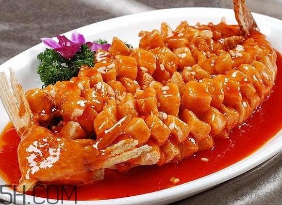 松鼠鱼为什么叫松鼠鱼?松鼠鱼是什么鱼做的 松鼠鱼为什么叫松鼠鱼?松鼠鱼是什么鱼做的