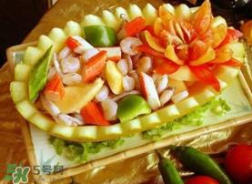 甜瓜和海鲜能一起吃吗？吃海鲜能吃香瓜吗？