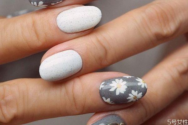 美甲一个月不卸可以吗 美甲做了多久就要卸 美甲一个月不卸可以吗 美甲做了多久就要卸