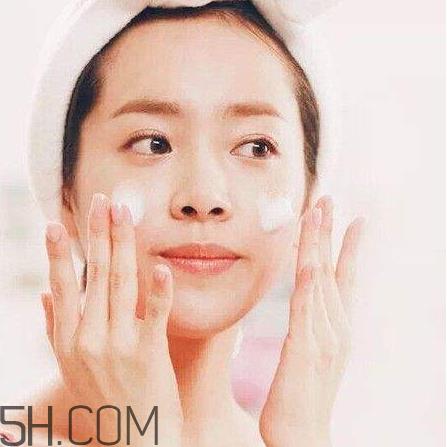 卸妆膏和卸妆油有什么区别?不同卸妆产品的使用方法 卸妆膏和卸妆油有什么区别?不同卸妆产品的使用方法