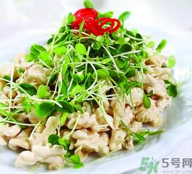 香椿炒鸡蛋的家常做法 香椿的功效与作用 香椿炒鸡蛋的家常做法 香椿的功效与作用