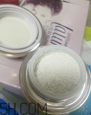 欧诗漫珍珠粉如何判真假?欧诗漫珍珠粉为什么有结块? 欧诗漫珍珠粉如何判真假?欧诗漫珍珠粉为什么有结块?