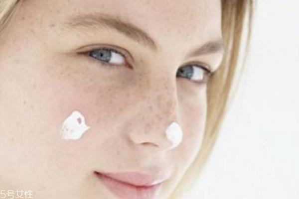 遮瑕和防晒霜哪个先用 遮瑕和防晒霜的顺序 遮瑕和防晒霜哪个先用 遮瑕和防晒霜的顺序