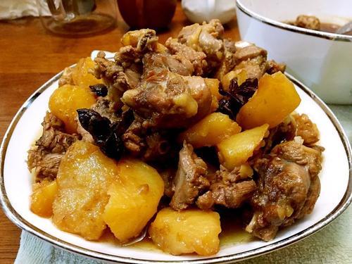 土豆炖鸭肉怎么做好吃 土豆炖鸭肉热量高吗 土豆炖鸭肉怎么做好吃 土豆炖鸭肉热量高吗