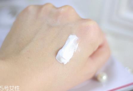 阿玛尼素颜霜遮颜效果如何 阿玛尼素颜霜使用效果图 阿玛尼素颜霜遮颜效果如何 阿玛尼素颜霜使用效果图