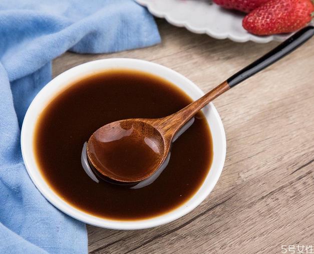 照烧汁是甜的还是咸的 照烧汁和酱油有什么区别 照烧汁是甜的还是咸的 照烧汁和酱油有什么区别