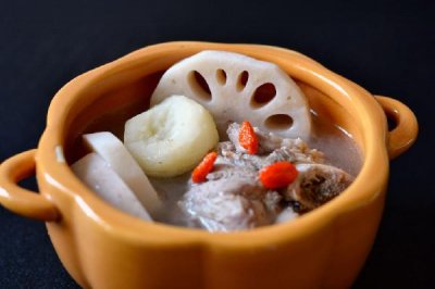 ​莲藕排骨汤隔夜还能吃吗 莲藕排骨汤是凉性的还是热性的