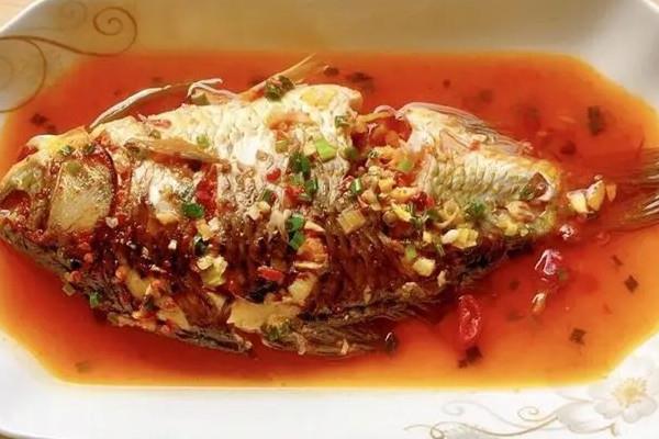 鲫鱼买大的还是买小的好呢 鲫鱼刺太多怎么处理