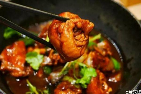 如何自制鸡公煲 鸡公煲怎么做好吃 如何自制鸡公煲 鸡公煲怎么做好吃