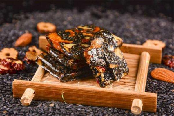 夏天可以吃阿胶固元膏吗 阿胶固元膏的作用 夏天可以吃阿胶固元膏吗 阿胶固元膏的作用