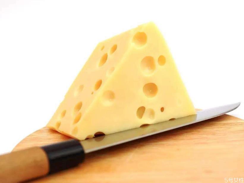 怎么判断芝士坏没坏 过期的芝士片如何利用 怎么判断芝士坏没坏 过期的芝士片如何利用