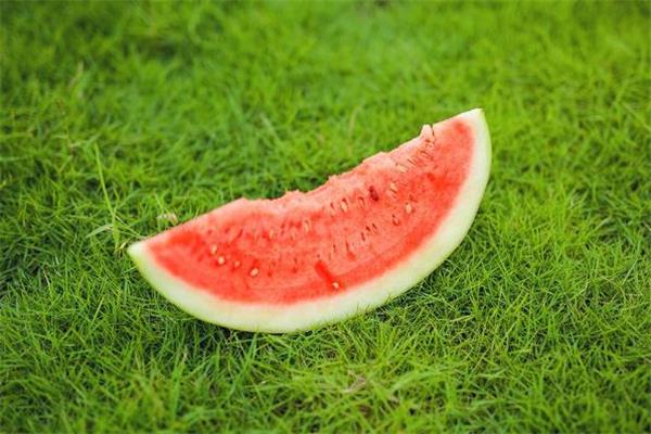 吃西瓜嘴麻是有农药吗 吃西瓜舌头发麻怎么办 吃西瓜嘴麻是有农药吗 吃西瓜舌头发麻怎么办