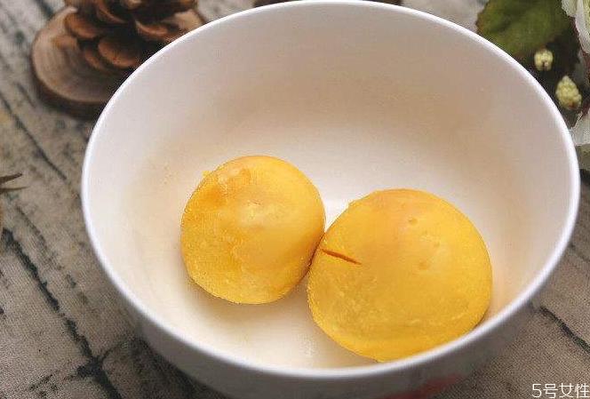 男孩发育吃鹅蛋好吗 女人吃鹅蛋好还是鸡蛋好 男孩发育吃鹅蛋好吗 女人吃鹅蛋好还是鸡蛋好