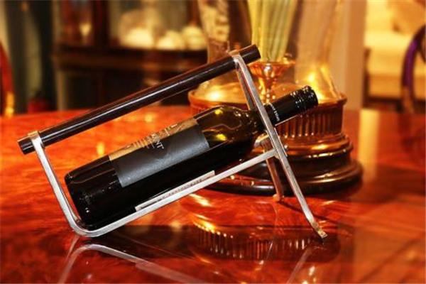 红酒是什么做成的 红酒是怎么做的 红酒是什么做成的 红酒是怎么做的