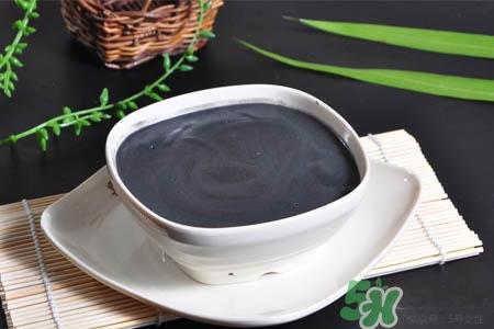 芝麻糊可以加蜂蜜吗?芝麻糊和蜂蜜能一起吃吗? 芝麻糊可以加蜂蜜吗?芝麻糊和蜂蜜能一起吃吗?