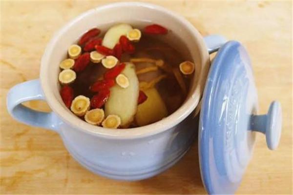 黄芪泡水一次放多少 黄气泡水的用量是多少 黄芪泡水一次放多少 黄气泡水的用量是多少