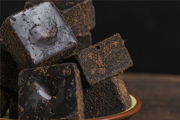 黑糖越黑越好吗 黑糖怎么辨别真假好坏 黑糖越黑越好吗 黑糖怎么辨别真假好坏