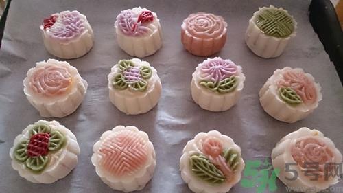 冰皮月饼怎么上色?如何给冰皮月饼颜色 冰皮月饼怎么上色?如何给冰皮月饼颜色