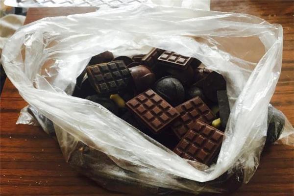 黑巧克力是什么做的 黑巧克力是酸性还是碱性