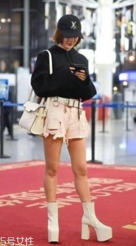 海军风大衣配什么鞋子好看 海军风大衣怎么搭鞋子 海军风大衣配什么鞋子好看 海军风大衣怎么搭鞋子