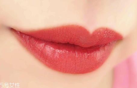 菲诗小铺豆沙色和沙滩色哪个好看?沙滩色更成熟 菲诗小铺豆沙色和沙滩色哪个好看?沙滩色更成熟