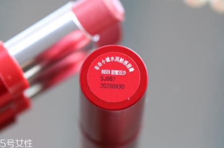 菲诗小铺豆沙色和沙滩色哪个好看?沙滩色更成熟 菲诗小铺豆沙色和沙滩色哪个好看?沙滩色更成熟