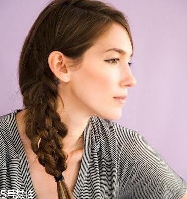 美人鱼编发怎么自己编 美人鱼自己编发教程 美人鱼编发怎么自己编 美人鱼自己编发教程