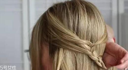 美人鱼编发怎么自己编 美人鱼自己编发教程 美人鱼编发怎么自己编 美人鱼自己编发教程