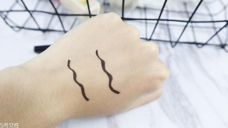 妙巴黎和catrice粉底液哪个好 油皮用catrice防脱妆 妙巴黎和catrice粉底液哪个好 油皮用catrice防脱妆