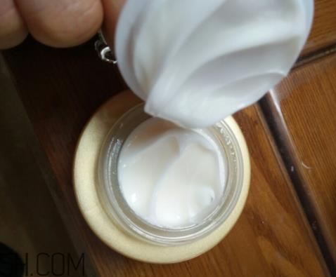 诗婷露雅蜗牛面霜适合秋冬吗?适合油皮吗? 诗婷露雅蜗牛面霜适合秋冬吗?适合油皮吗?