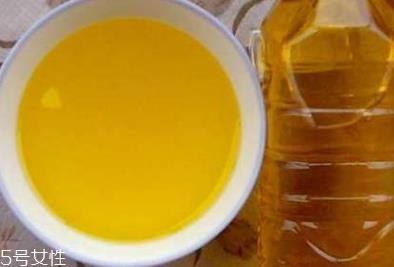 茶油和芝麻油的区别 区别大了 茶油和芝麻油的区别 区别大了