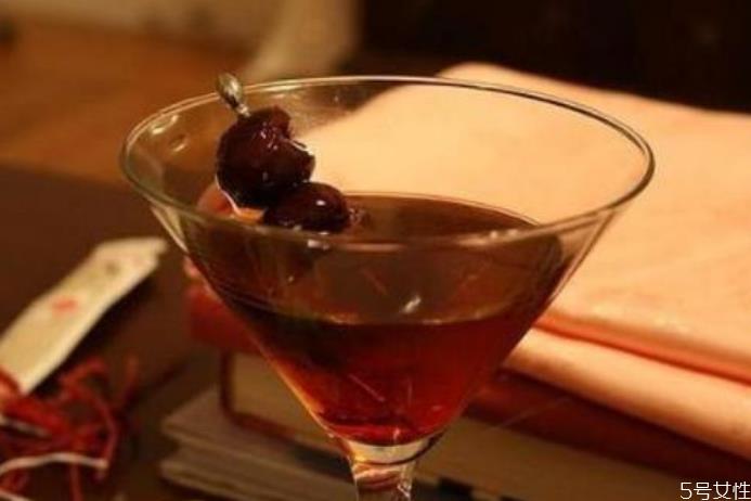 曼哈顿鸡尾酒配方 曼哈顿鸡尾酒怎么调 曼哈顿鸡尾酒配方 曼哈顿鸡尾酒怎么调