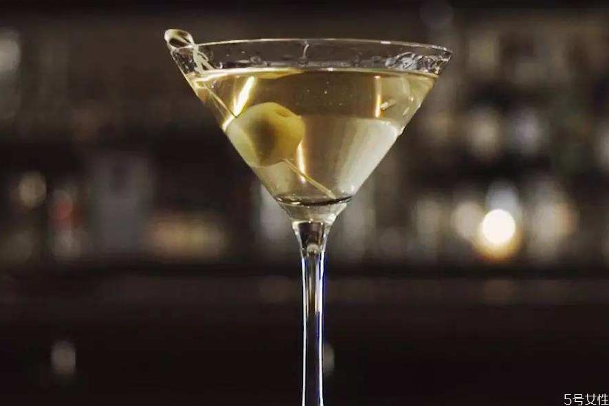曼哈顿鸡尾酒配方 曼哈顿鸡尾酒怎么调 曼哈顿鸡尾酒配方 曼哈顿鸡尾酒怎么调