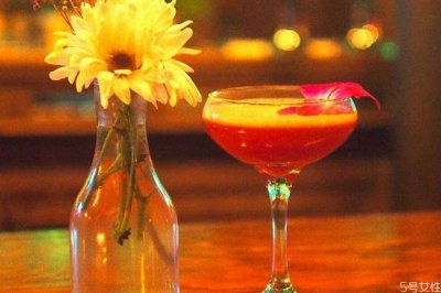 ​曼哈顿鸡尾酒配方 曼哈顿鸡尾酒怎么调